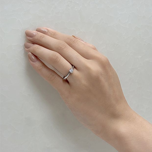 【Over Excellent(オーバーエクセレント)】【calla lily カラー -乙女のしとやかさ-】シンプルながら洗練された、タイムレスな存在感。美しさを追求したこだわりのデザイン。