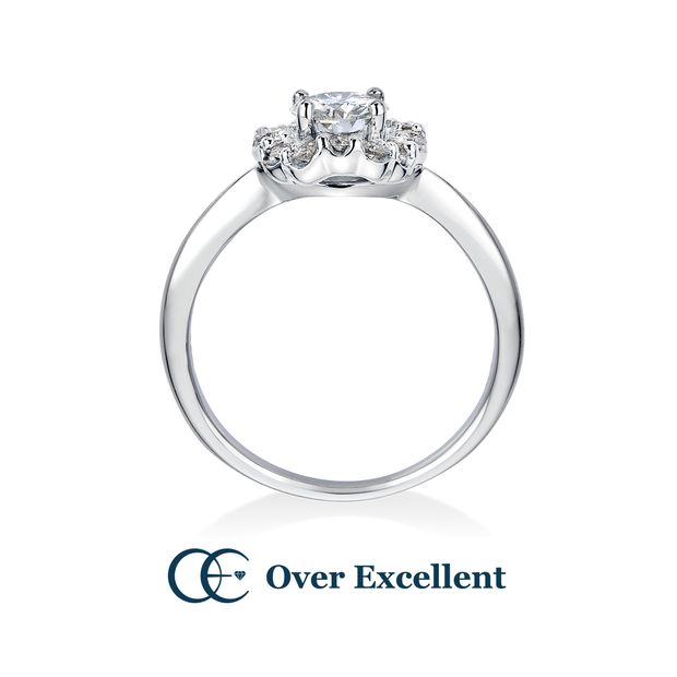 【Over Excellent(オーバーエクセレント)】【Bouquet ブーケ -幸せを運ぶ花束-】煌めくセンターダイヤモンドをメレダイヤモンドで繊細に縁取った、まるでウェディングブーケのように優美な印象のリング。