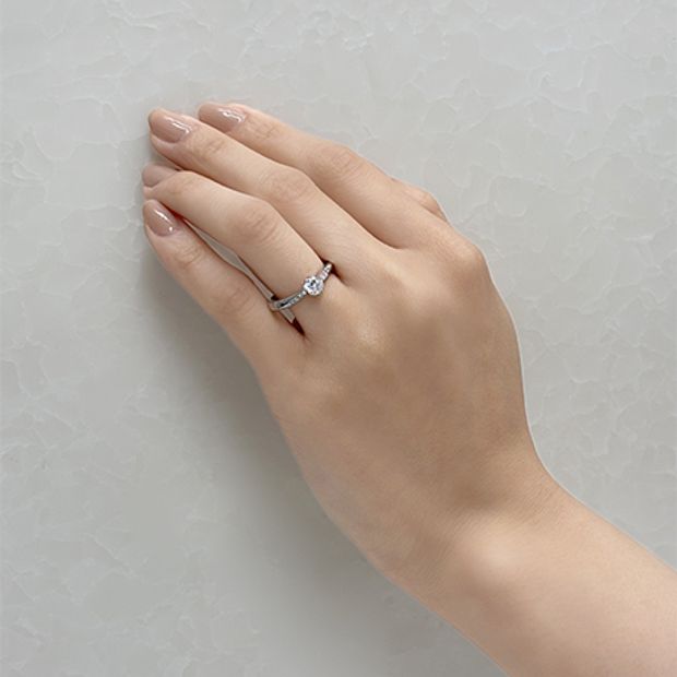 【Over Excellent(オーバーエクセレント)】【Star of bethlehem　スターオブベツレヘム　-流れ星-】真っすぐ向き合うふたりを導き輝く流れ星をイメージした優美な曲線。