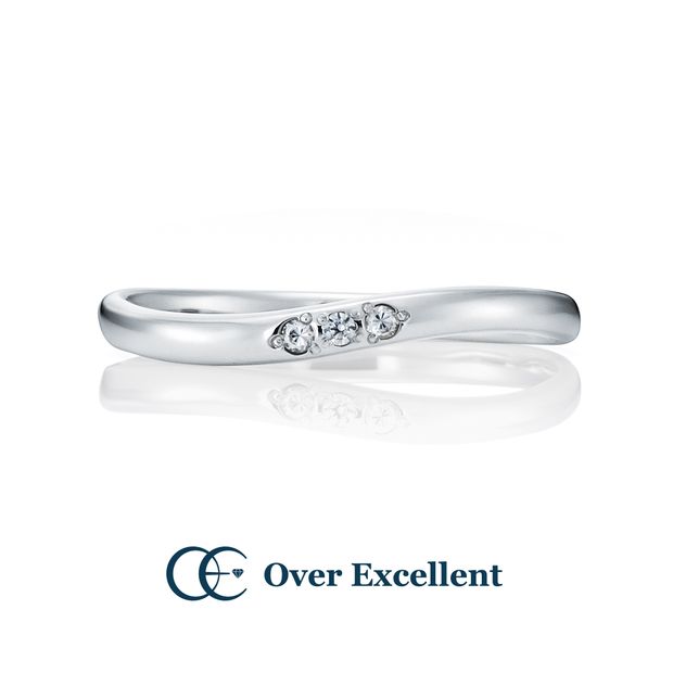 【Over Excellent(オーバーエクセレント)】【Exacum affine エキザカム -あなたを愛します-】大切な人への贈り物にぴったりの花言葉を持つ、エキザカム。流れるようなゆったりとしたシルエットは、指になじむ着け心地です。