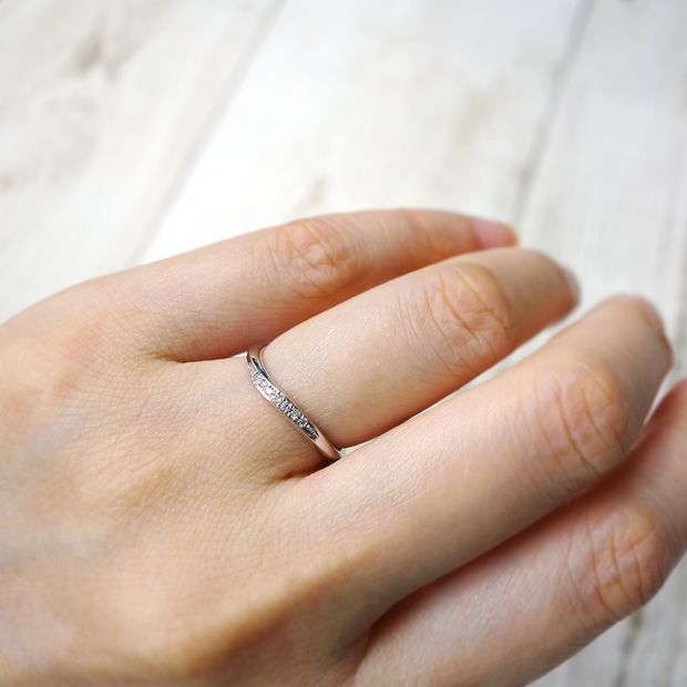 【宝寿堂(ほうじゅどう)】【宝寿堂】捻ったラインにメレダイヤがキラリ《HM2839l/HD2839s》