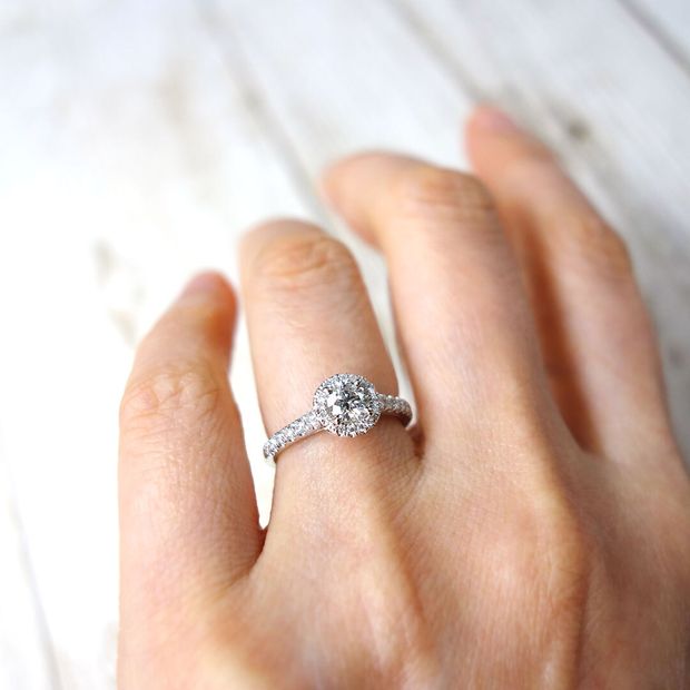 【宝寿堂(ほうじゅどう)】【宝寿堂】ダイヤで取り巻いた豪奢で華やかなエンゲージ《HD2532》 