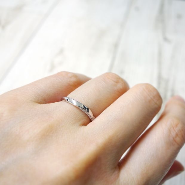 【宝寿堂(ほうじゅどう)】【宝寿堂】ウェーブラインにさりげなくダイヤがキラリ《HM2839ll/HD2839lb》