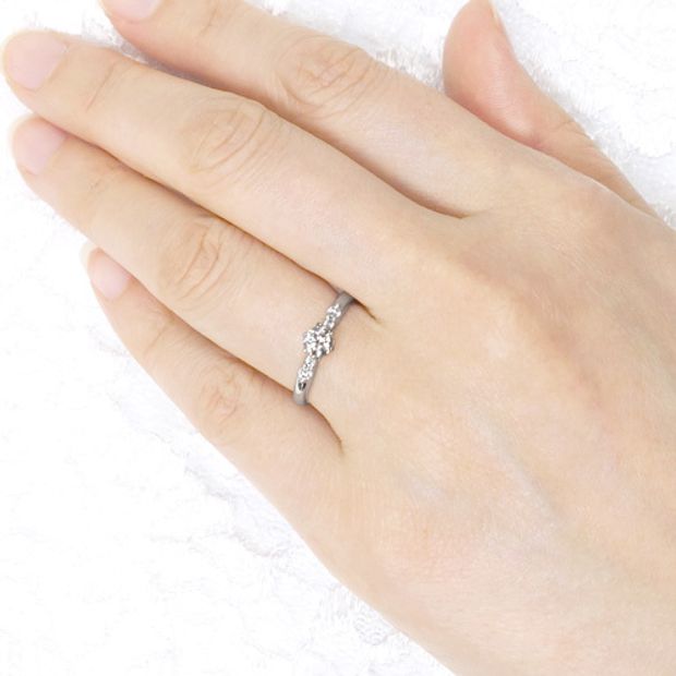 【宝寿堂(ほうじゅどう)】【宝寿堂】両サイドに大小2つずつ並んだメレがキュート《HD1963》