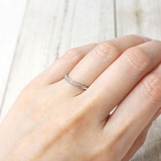 【宝寿堂(ほうじゅどう)】【宝寿堂】柔らかな曲線に沿ったダイヤが華やか《HM564s/HD564s》 ｜宝寿堂(ほうじゅどう)の結婚指輪