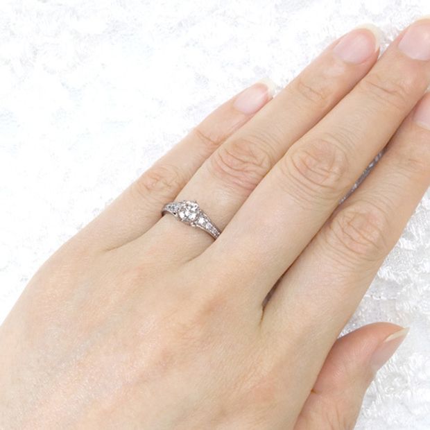 【宝寿堂(ほうじゅどう)】【宝寿堂】側面にも小さなメレが♪華やかゴージャスなエンゲージ《HD1917》