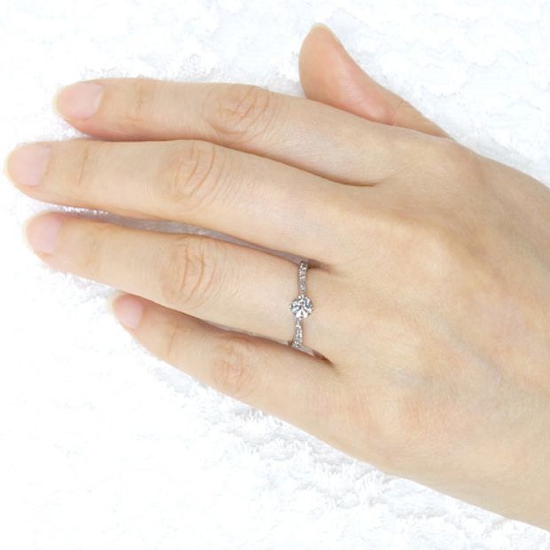 【宝寿堂(ほうじゅどう)】【宝寿堂】動きのあるカーブに沿ってダイヤが煌めく《HD2185》