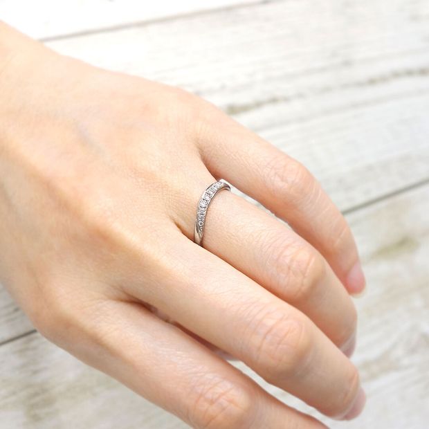 【宝寿堂(ほうじゅどう)】【宝寿堂】柔らかな曲線に沿ったダイヤが華やか《HM564s/HD564s》