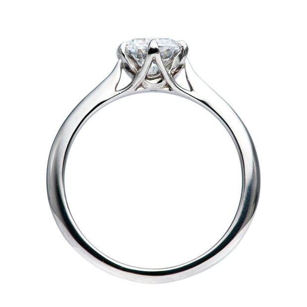 【宝寿堂(ほうじゅどう)】【宝寿堂】側面からの見た目も美しいエンゲージリング《HE2407》 