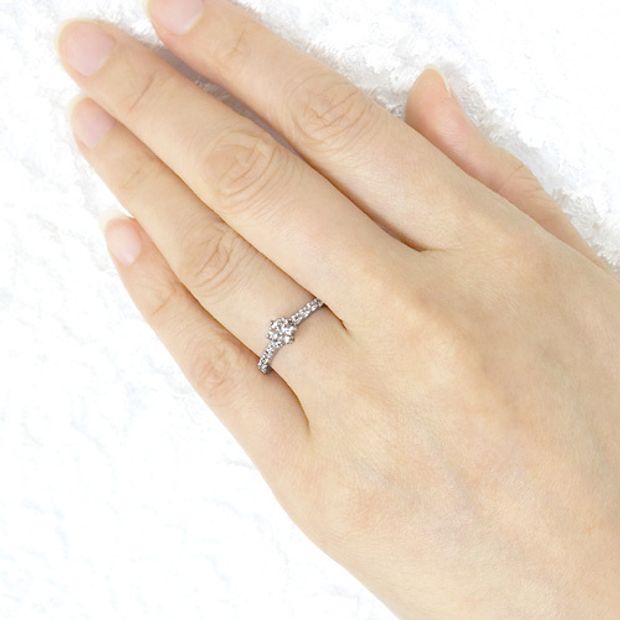 【宝寿堂(ほうじゅどう)】【宝寿堂】ダイヤの輝きを重視したメレの並びが華やか《HD1899》