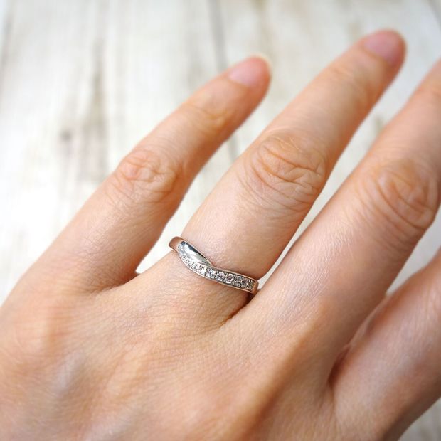 【宝寿堂(ほうじゅどう)】【宝寿堂】人気のＶライン＆煌めくメレダイヤ《HM1833/HD1833》