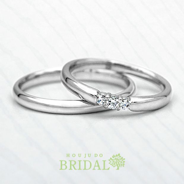 【宝寿堂(ほうじゅどう)】【宝寿堂】細アームに3つ並んだメレがフェミニン《KM25/HD2334》