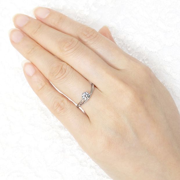 【宝寿堂(ほうじゅどう)】【宝寿堂】華奢で繊細なアームに一粒ダイヤを咲かせて《HE2361》