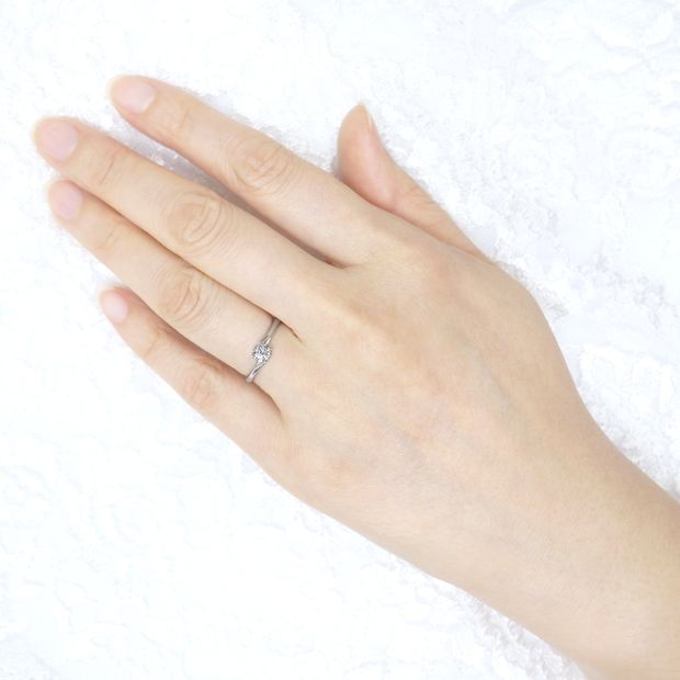 【宝寿堂(ほうじゅどう)】【宝寿堂】ほっそりアームで一粒ダイヤをそっと支えて《HE1781》