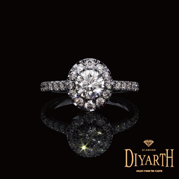 【DIYARTH(ディヤース)】「CELEST」ダイヤモンドのグラデーション取巻きがエレガントな輝きを生む婚約指輪