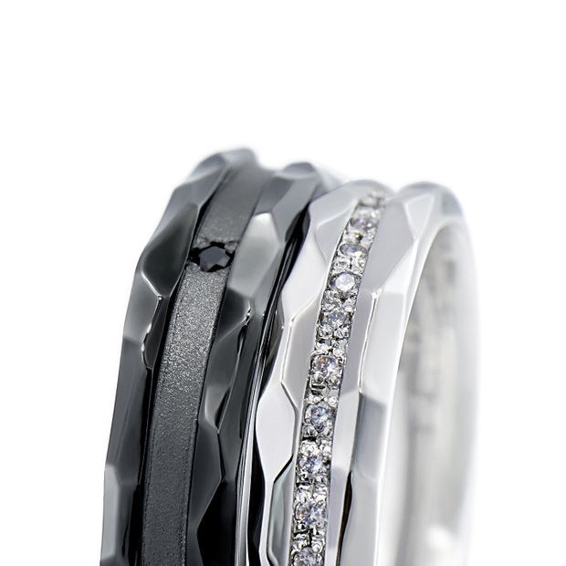 【MIORING(ミオリング)】MIORING 鎚目模様がきらめくブラック/ハーフエタニティの結婚指輪 冴-さえ-