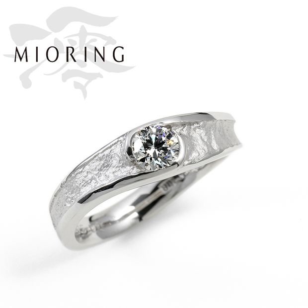 【MIORING(ミオリング)】MIORING 月灯 -つきあかり-エンゲージリング  和紙の雲の間から望む満月のように