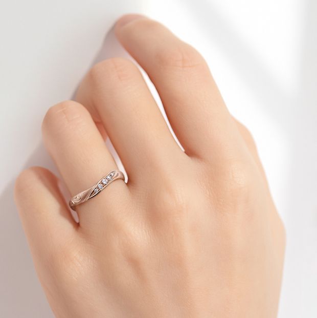 【MIORING(ミオリング)】MIROING 桜ゴールドと手彫りが鍛造リングで花開く結婚指輪 花衣-はなごろも-