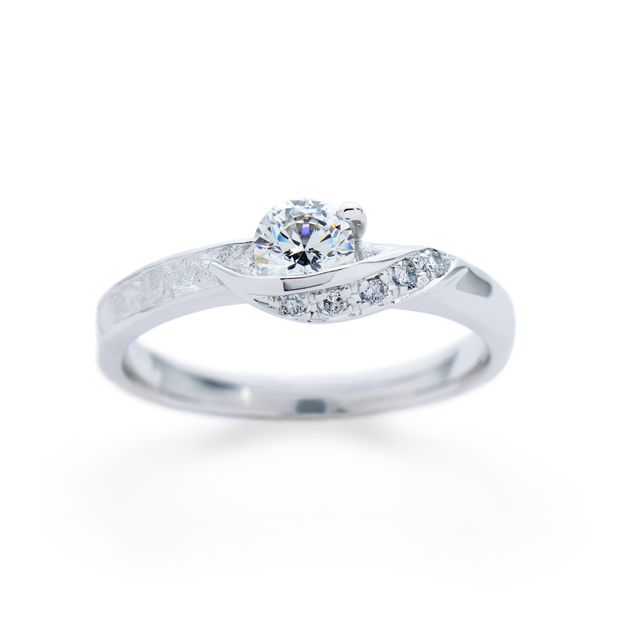 【MIORING(ミオリング)】MIORING 和紙の風合いがプラチナに生まれ変わる婚約指輪 明燈-あけび-