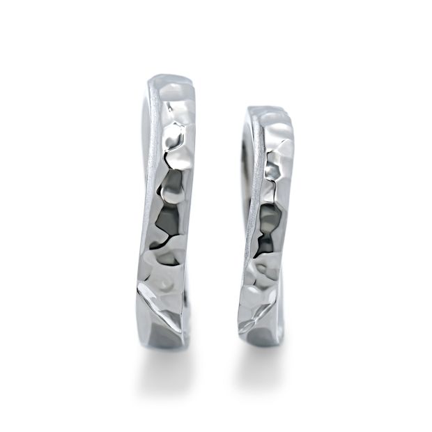 【MIORING(ミオリング)】MIORING  水面のような槌目模様が美しくきらめく結婚指輪 凛冽-りんれつ-