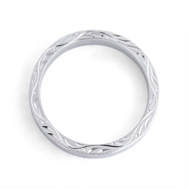 【MIORING(ミオリング)】MIORING  絲 -いと-　側面の和彫り彫刻がさりげなく煌めく鍛造結婚指輪