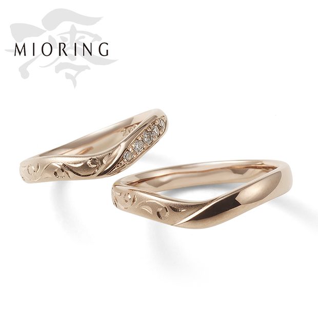 【MIORING(ミオリング)】MIORING  花衣-はなごろも-　「桜ゴールド」がやさしく輝く鍛造和彫りセットマリッジリング 