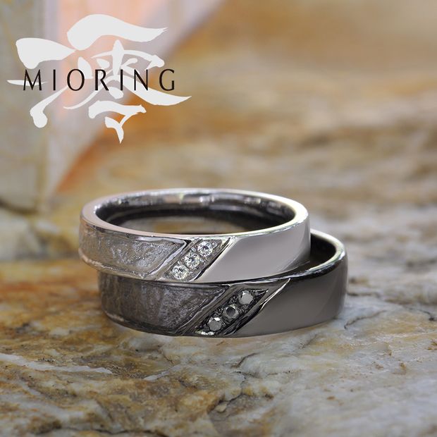 【MIORING(ミオリング)】MIORING 葉漏陽-はもれび- 和紙とブラックの結婚指輪