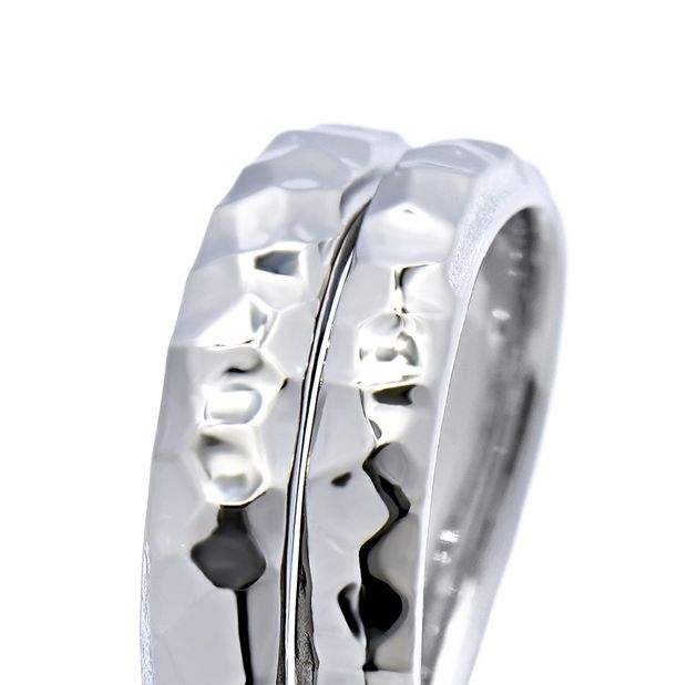 【MIORING(ミオリング)】MIORING  水面のような槌目模様が美しくきらめく結婚指輪 凛冽-りんれつ-