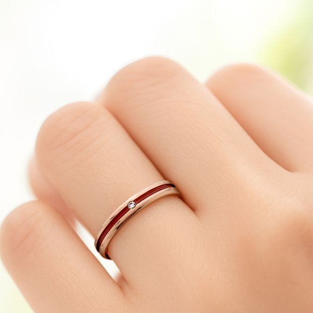 【MIORING(ミオリング)】MIORING 紅糸-べにいと-　桜ゴールドと「赤うるし」「黒うるし」が艶やかに