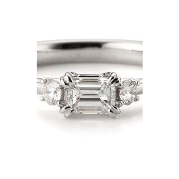 【garden(ガーデン)】タイム～両サイドのメレダイヤと中央に向けて絞られたデザインがシンプルな結婚指輪