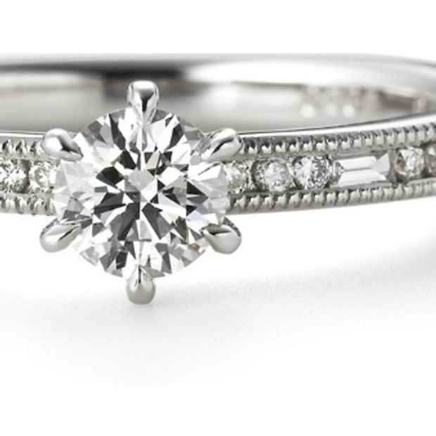 【garden(ガーデン)】グラッツィア～丸&times;四角のダイヤ&times;ミル打ちのデザインで存在感のある婚約指輪