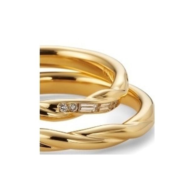 【garden(ガーデン)】クローブ～流れるような曲線の中に四角いバゲットカットダイヤを配置した結婚指輪