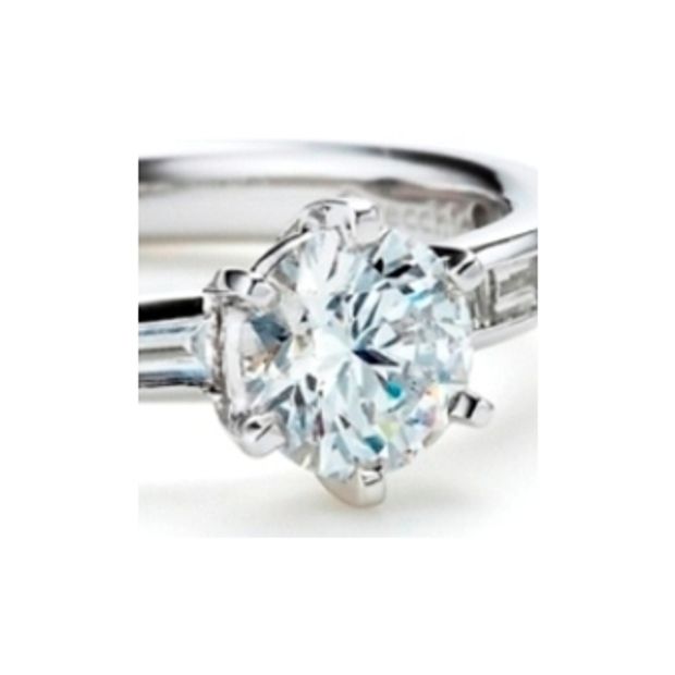 【garden(ガーデン)】＜aman＞ラウンドブリリアント&times;バゲットカットダイヤ二つの輝きが美しい婚約指輪