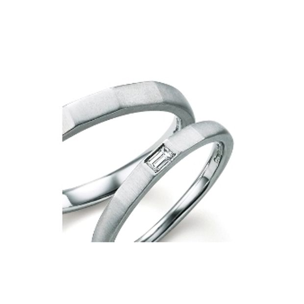 【garden(ガーデン)】＜safari＞ほどよく角を持たせたアームにバゲットカットダイヤでアクセントを