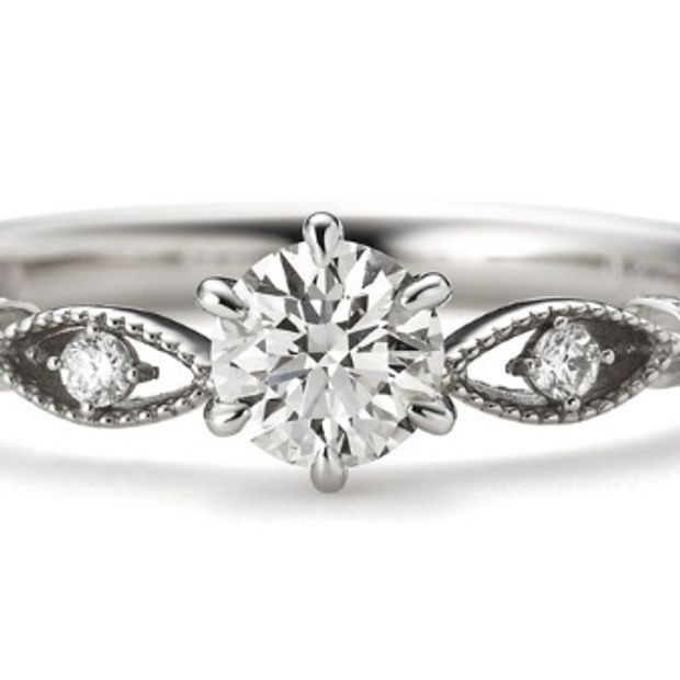 【garden(ガーデン)】パッショナート ~ティアラのようなアームのデザインでエレガントな婚約指輪