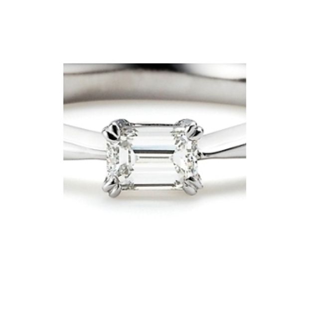 【garden(ガーデン)】＜pipi＞婚約指輪　エメラルドカットダイヤの輝きが際立つシンプルなデザイン