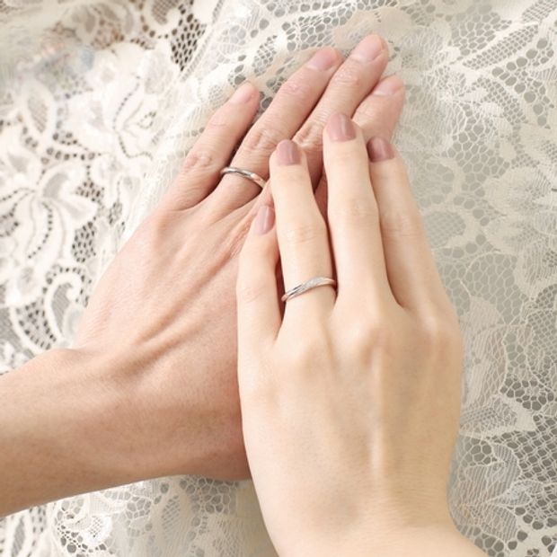 【hirai art gallery(ヒライアートギャラリー)】ゆるやかなウェーブラインが手元に馴染むデザイン 【ケイウノ パーチェ】