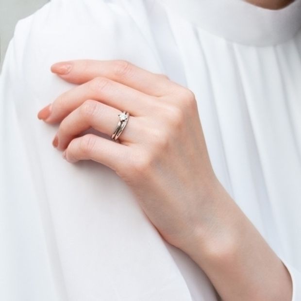 【hirai art gallery(ヒライアートギャラリー)】【ケイウノ/フォルテ】シンプルさの中にさりげなく立体感を感じられるマリッジリング