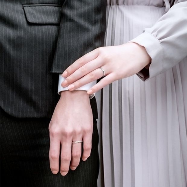 【hirai art gallery(ヒライアートギャラリー)】手に自然に馴染み、美しく魅せるウェーブタイプの結婚指輪【リサータ・ウェーブ】