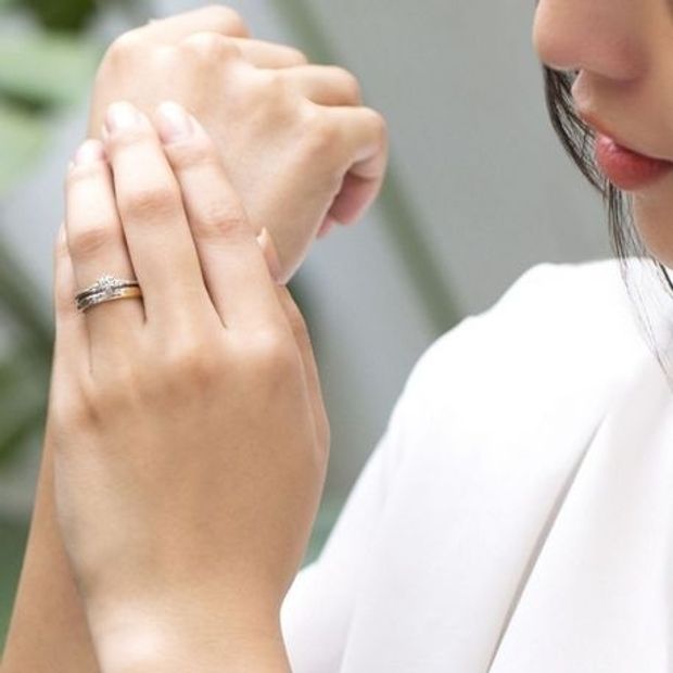 【hirai art gallery(ヒライアートギャラリー)】寄り添うふたりを2色の金属で表現。共に人生を歩む姿をイメージ【ケイウノ シェア】