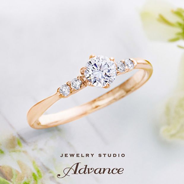 【JEWELRY STUDIO Advance(ジュエリースタジオアドバンス)】【Advance】Lace(レース)『センターダイヤが際立つ華奢なアーム』