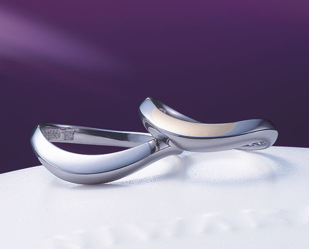 【LOVEST(ラヴェスト)】上弦の月(じょうげんのつき)