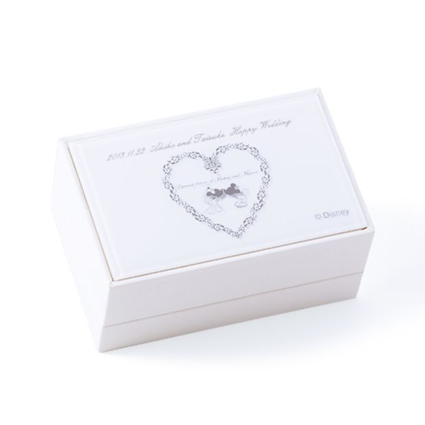 【LOVEST(ラヴェスト)】V字・中央ダイヤ