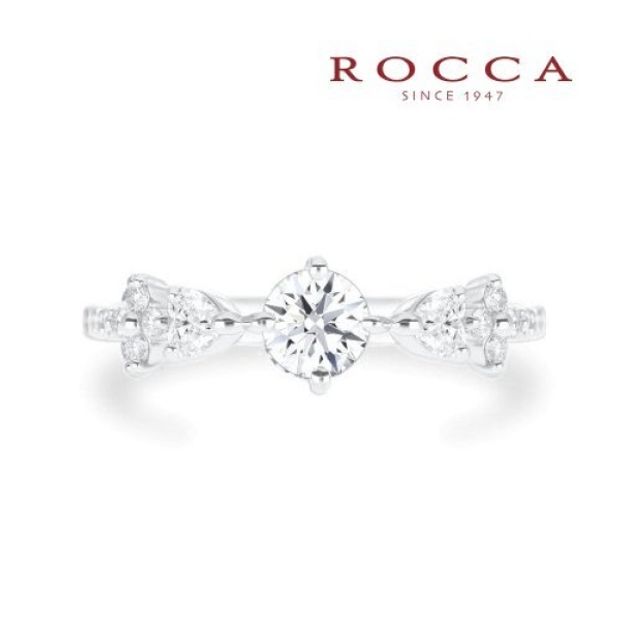 【ROCCA(ロッカ)】【ROCCA】サイドにあしらわれたハートのダイヤモンドが可愛いエンゲージリング OEM2