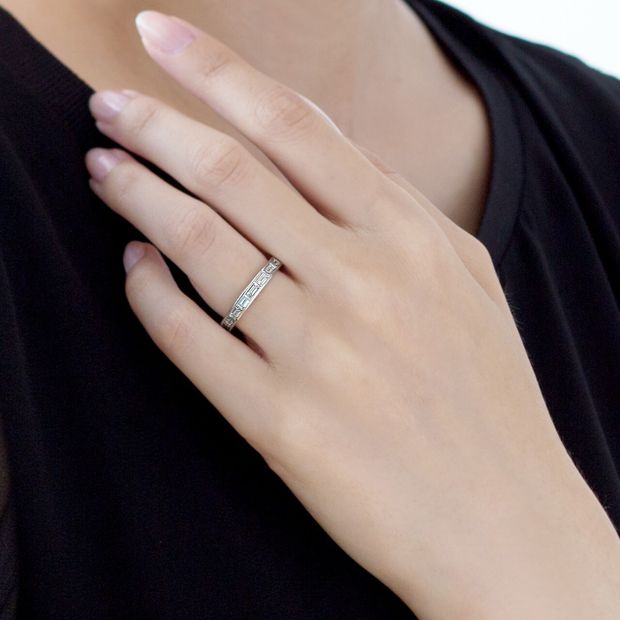 【BRILLIANCE+(ブリリアンスプラス)】チャネルセッティング バゲットカット ダイヤモンド ハーフエタニティ リング 2.8mm