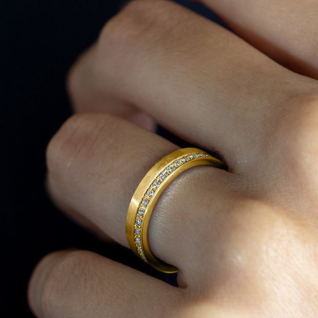 【BRILLIANCE+(ブリリアンスプラス)】ストラータ ハーフエタニティ