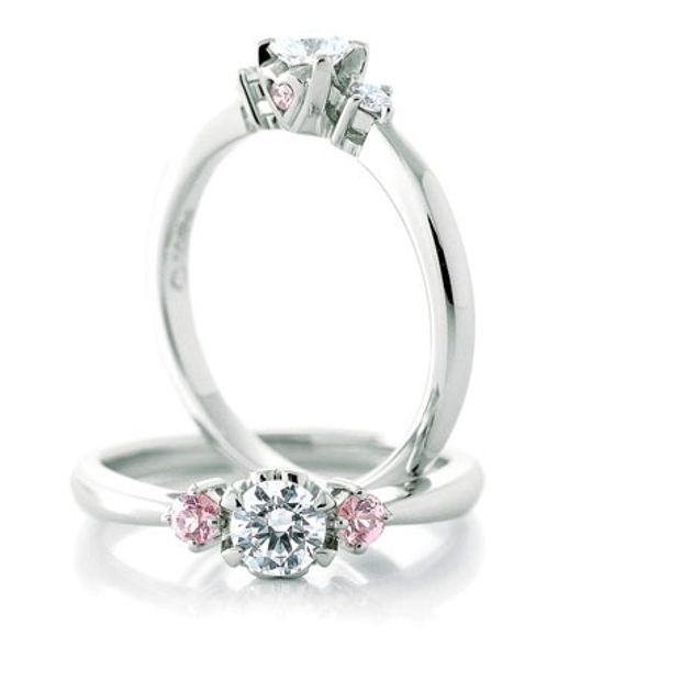 【BROOCH(ブローチ)】【 アンジェ】やさしく愛らしい婚約指輪