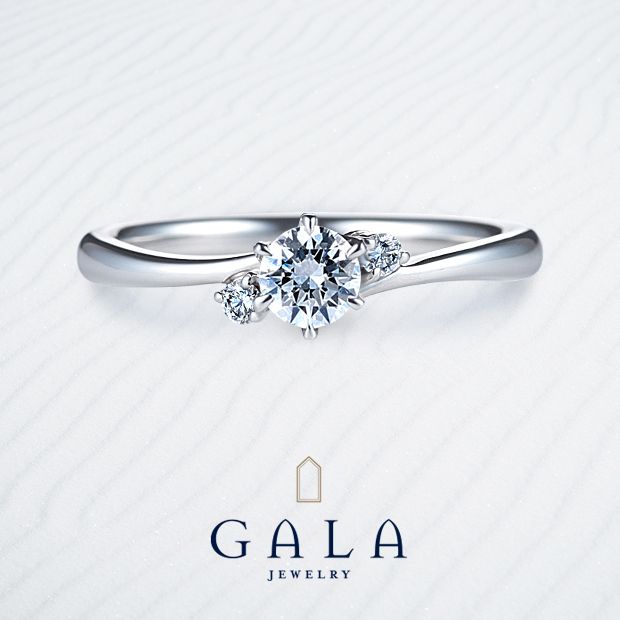 【GALA JEWELRY(ガラジュエリー)】【GALA】サイドメレが華やかさをプラス♪キュートなエンゲージリング！