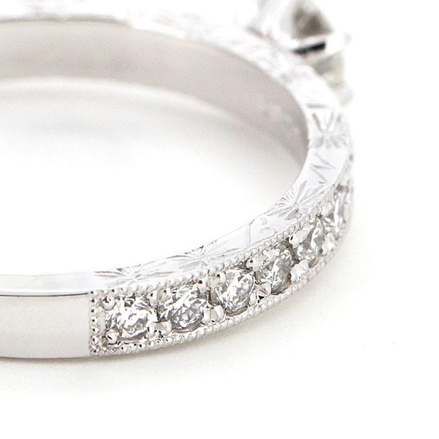 【GRACIS(グラシス)】【AbHeri 】856ARO2 “ADAMANT” Graded diamond ring