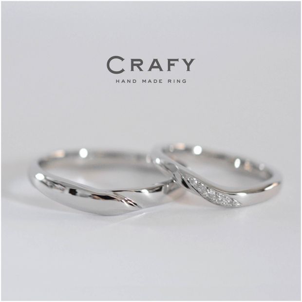 【CRAFY(クラフィ)】【ふたりで手作り】婚約指輪との重ねつけも！プラチナのV字結婚指輪